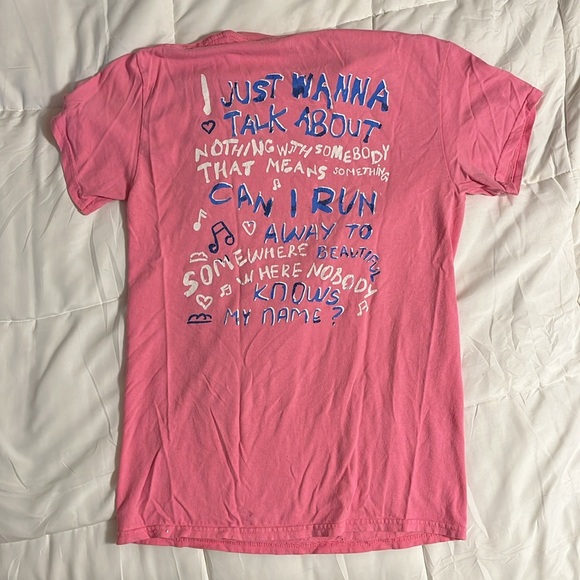 Camila Cabello pink tee shirt - Picture 2 of 4